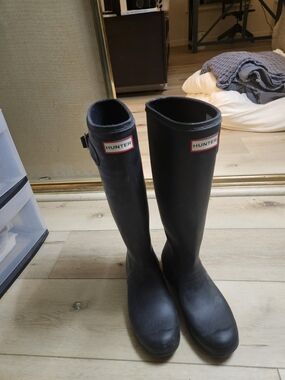 Hunter Black Gloss Knee-High Rubber Boots